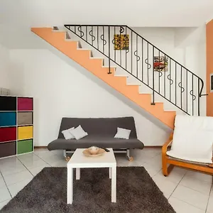  Casa vacanze La Casina Gialla Independent House - Near The Walls